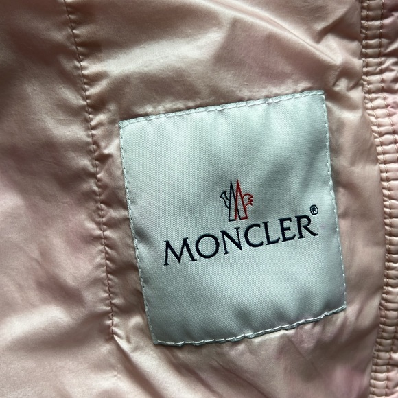 Moncler girls pink jacket size 4 (has discoloration) - Picture 12 of 15
